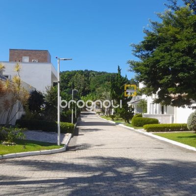 Casa de Condomínio com 248m², 4 quartos (sendo 3 suítes), 2 garagens, no bairro Vargem Pequena em Florianópolis