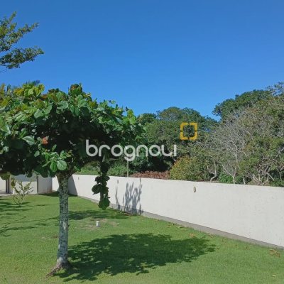 Casa de Condomínio com 248m², 4 quartos (sendo 3 suítes), 2 garagens, no bairro Vargem Pequena em Florianópolis