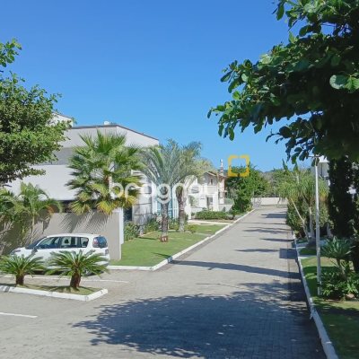 Casa de Condomínio com 248m², 4 quartos (sendo 3 suítes), 2 garagens, no bairro Vargem Pequena em Florianópolis