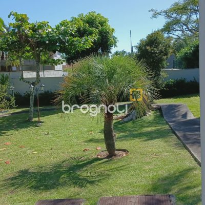 Casa de Condomínio com 248m², 4 quartos (sendo 3 suítes), 2 garagens, no bairro Vargem Pequena em Florianópolis