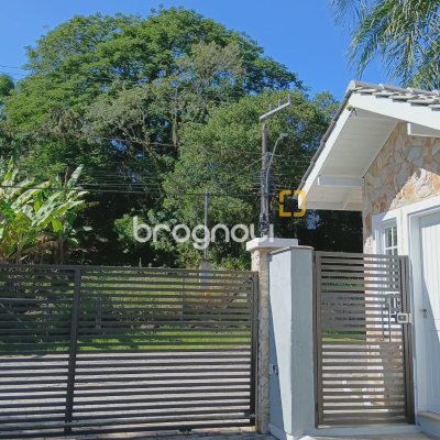 Casa de Condomínio com 248m², 4 quartos (sendo 3 suítes), 2 garagens, no bairro Vargem Pequena em Florianópolis