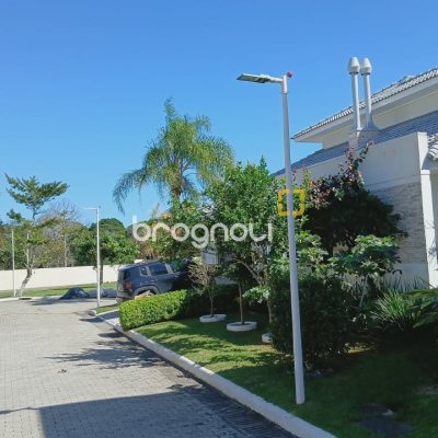 Casa de Condomínio com 248m², 4 quartos (sendo 3 suítes), 2 garagens, no bairro Vargem Pequena em Florianópolis