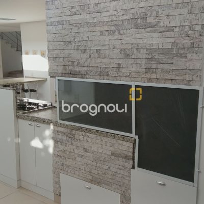 Casa de Condomínio com 248m², 4 quartos (sendo 3 suítes), 2 garagens, no bairro Vargem Pequena em Florianópolis