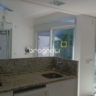 Casa de Condomínio com 248m², 4 quartos (sendo 3 suítes), 2 garagens, no bairro Vargem Pequena em Florianópolis