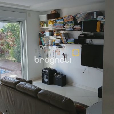 Casa de Condomínio com 248m², 4 quartos (sendo 3 suítes), 2 garagens, no bairro Vargem Pequena em Florianópolis