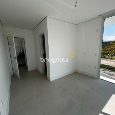 Loft com 74m², 2 quartos (sendo 1 suíte), no bairro Barra da Lagoa em Florianópolis