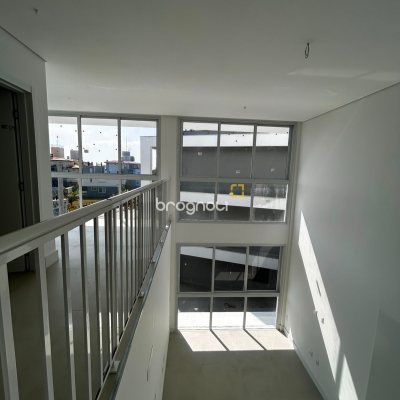 Loft com 74m², 2 quartos (sendo 1 suíte), no bairro Barra da Lagoa em Florianópolis