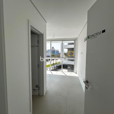 Loft com 74m², 2 quartos (sendo 1 suíte), no bairro Barra da Lagoa em Florianópolis