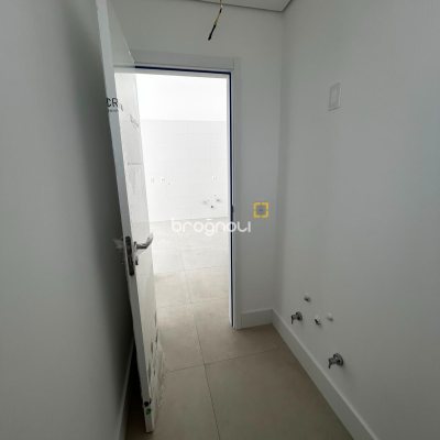 Loft com 74m², 2 quartos (sendo 1 suíte), no bairro Barra da Lagoa em Florianópolis