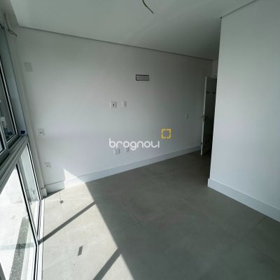 Loft com 74m², 2 quartos (sendo 1 suíte), no bairro Barra da Lagoa em Florianópolis