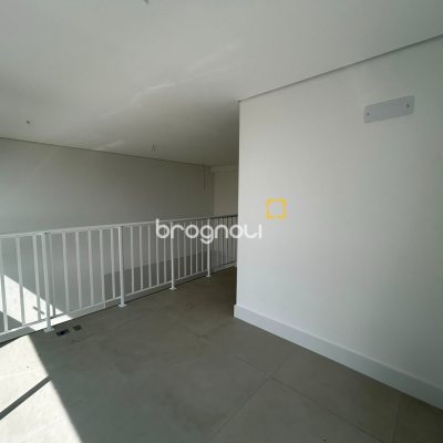 Loft com 74m², 2 quartos (sendo 1 suíte), no bairro Barra da Lagoa em Florianópolis