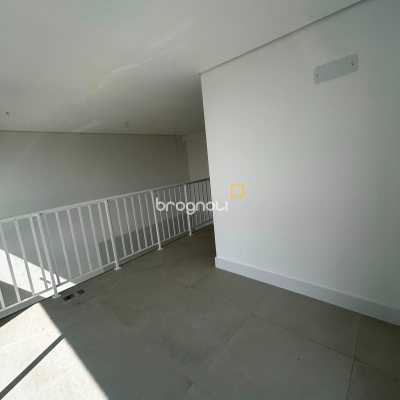Loft com 74m², 2 quartos (sendo 1 suíte), no bairro Barra da Lagoa em Florianópolis