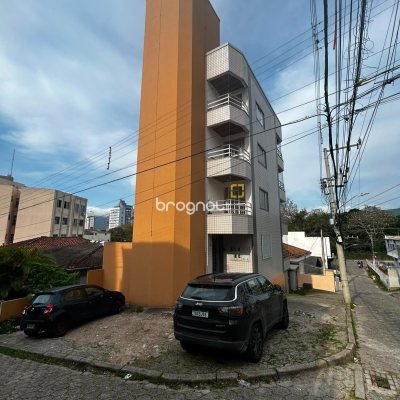 Apartamento com 430m², 8 quartos, 4 garagens, no bairro Carvoeira em Florianópolis