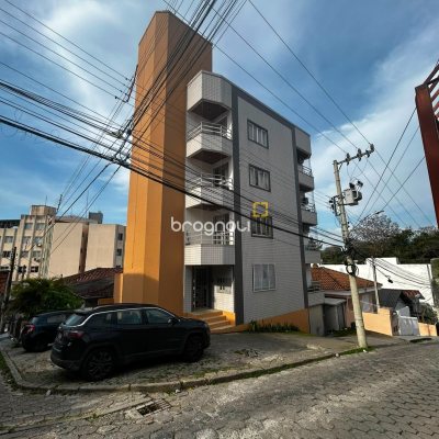Apartamento com 430m², 8 quartos, 4 garagens, no bairro Carvoeira em Florianópolis