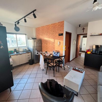 Apartamento com 430m², 8 quartos, 4 garagens, no bairro Carvoeira em Florianópolis