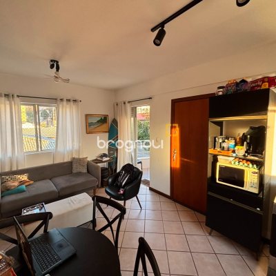 Apartamento com 430m², 8 quartos, 4 garagens, no bairro Carvoeira em Florianópolis