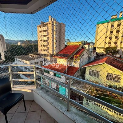 Apartamento com 430m², 8 quartos, 4 garagens, no bairro Carvoeira em Florianópolis