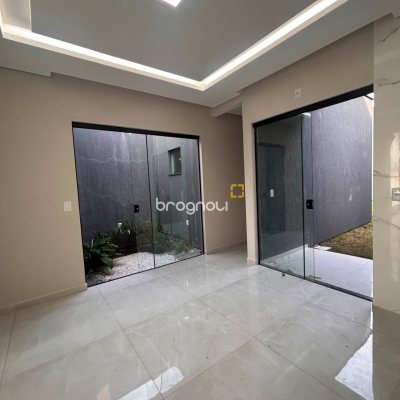 Casa com 65m², 2 quartos (sendo 1 suíte), 2 garagens, no bairro São João do Rio Vermelho em Florianópolis
