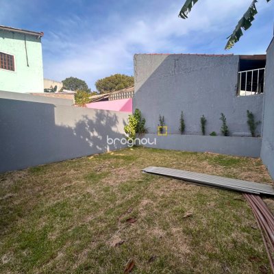 Casa com 65m², 2 quartos (sendo 1 suíte), 2 garagens, no bairro São João do Rio Vermelho em Florianópolis