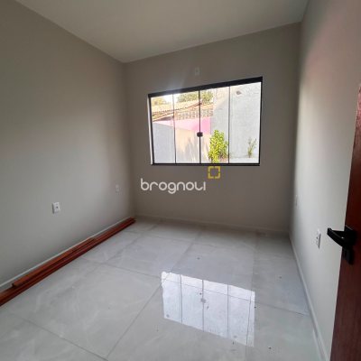 Casa com 65m², 2 quartos (sendo 1 suíte), 2 garagens, no bairro São João do Rio Vermelho em Florianópolis