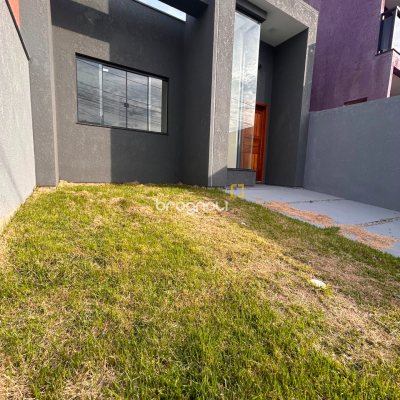 Casa com 65m², 2 quartos (sendo 1 suíte), 2 garagens, no bairro São João do Rio Vermelho em Florianópolis