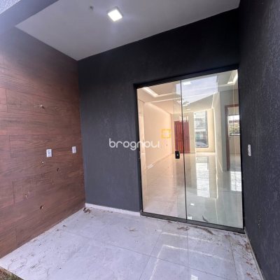 Casa com 65m², 2 quartos (sendo 1 suíte), 2 garagens, no bairro São João do Rio Vermelho em Florianópolis