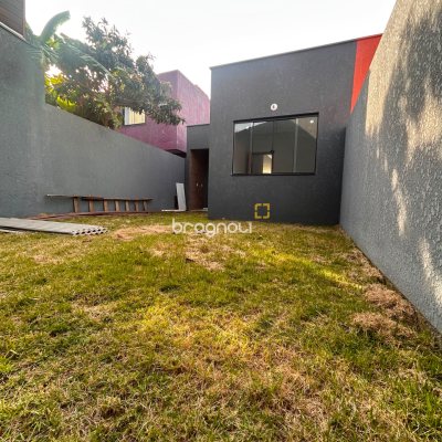 Casa com 65m², 2 quartos (sendo 1 suíte), 2 garagens, no bairro São João do Rio Vermelho em Florianópolis