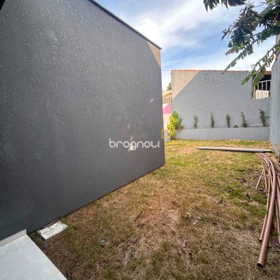 Casa com 65m², 2 quartos (sendo 1 suíte), 2 garagens, no bairro São João do Rio Vermelho em Florianópolis