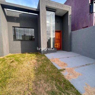 Casa com 65m², 2 quartos (sendo 1 suíte), 2 garagens, no bairro São João do Rio Vermelho em Florianópolis