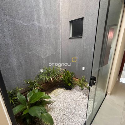 Casa com 65m², 2 quartos (sendo 1 suíte), 2 garagens, no bairro São João do Rio Vermelho em Florianópolis