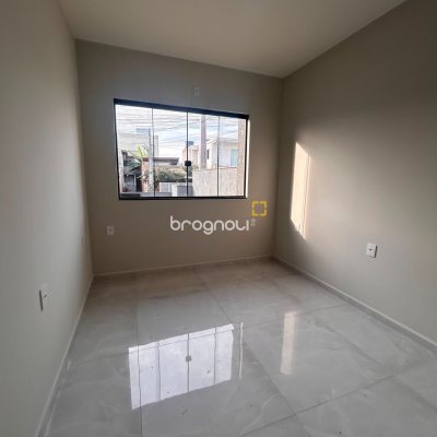 Casa com 65m², 2 quartos (sendo 1 suíte), 2 garagens, no bairro São João do Rio Vermelho em Florianópolis