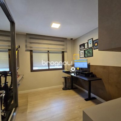 Apartamento com 104m², 2 quartos (sendo 1 suíte), 2 garagens, no bairro Centro em Florianópolis