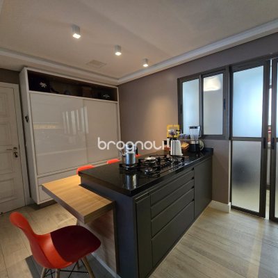 Apartamento com 104m², 2 quartos (sendo 1 suíte), 2 garagens, no bairro Centro em Florianópolis