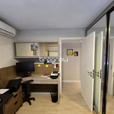 Apartamento com 104m², 2 quartos (sendo 1 suíte), 2 garagens, no bairro Centro em Florianópolis