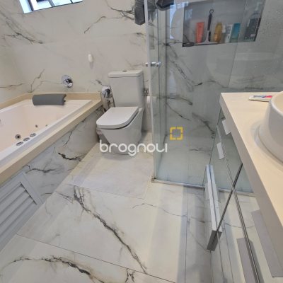 Apartamento com 104m², 2 quartos (sendo 1 suíte), 2 garagens, no bairro Centro em Florianópolis