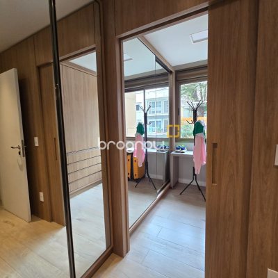 Apartamento com 104m², 2 quartos (sendo 1 suíte), 2 garagens, no bairro Centro em Florianópolis