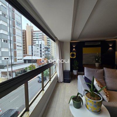Apartamento com 104m², 2 quartos (sendo 1 suíte), 2 garagens, no bairro Centro em Florianópolis