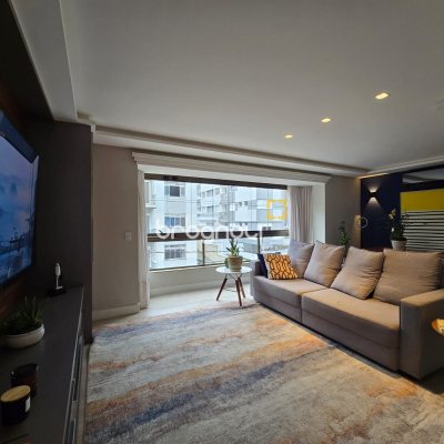 Apartamento com 104m², 2 quartos (sendo 1 suíte), 2 garagens, no bairro Centro em Florianópolis