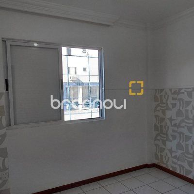 Apartamento com 76m², 2 quartos (sendo 1 suíte), 1 garagem, no bairro Abraão em Florianópolis