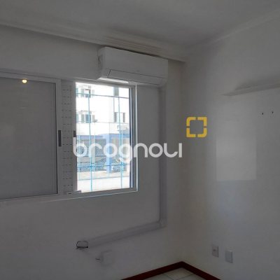 Apartamento com 76m², 2 quartos (sendo 1 suíte), 1 garagem, no bairro Abraão em Florianópolis