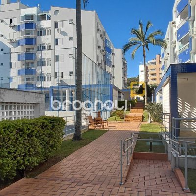 Apartamento com 76m², 2 quartos (sendo 1 suíte), 1 garagem, no bairro Abraão em Florianópolis