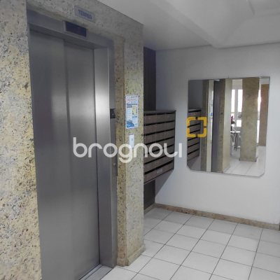 Apartamento com 76m², 2 quartos (sendo 1 suíte), 1 garagem, no bairro Abraão em Florianópolis