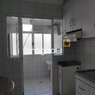 Apartamento com 76m², 2 quartos (sendo 1 suíte), 1 garagem, no bairro Abraão em Florianópolis