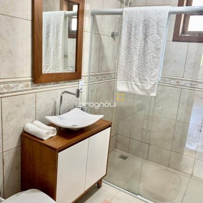 Casa com 307m², 4 quartos (sendo 2 suítes), 5 garagens, no bairro Campeche em Florianópolis
