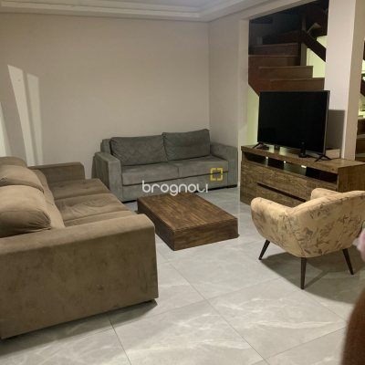 Casa com 307m², 4 quartos (sendo 2 suítes), 5 garagens, no bairro Campeche em Florianópolis