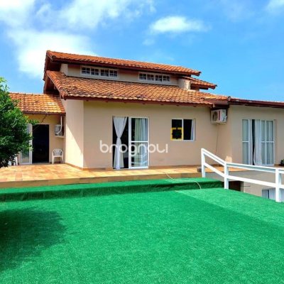 Casa com 307m², 4 quartos (sendo 2 suítes), 5 garagens, no bairro Campeche em Florianópolis