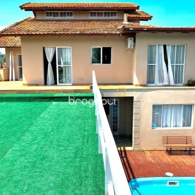 Casa com 307m², 4 quartos (sendo 2 suítes), 5 garagens, no bairro Campeche em Florianópolis