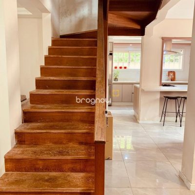 Casa com 307m², 4 quartos (sendo 2 suítes), 5 garagens, no bairro Campeche em Florianópolis