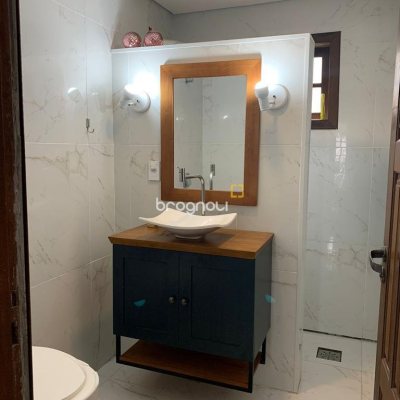 Casa com 307m², 4 quartos (sendo 2 suítes), 5 garagens, no bairro Campeche em Florianópolis