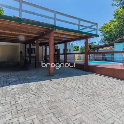 Casa com 307m², 4 quartos (sendo 2 suítes), 5 garagens, no bairro Campeche em Florianópolis
